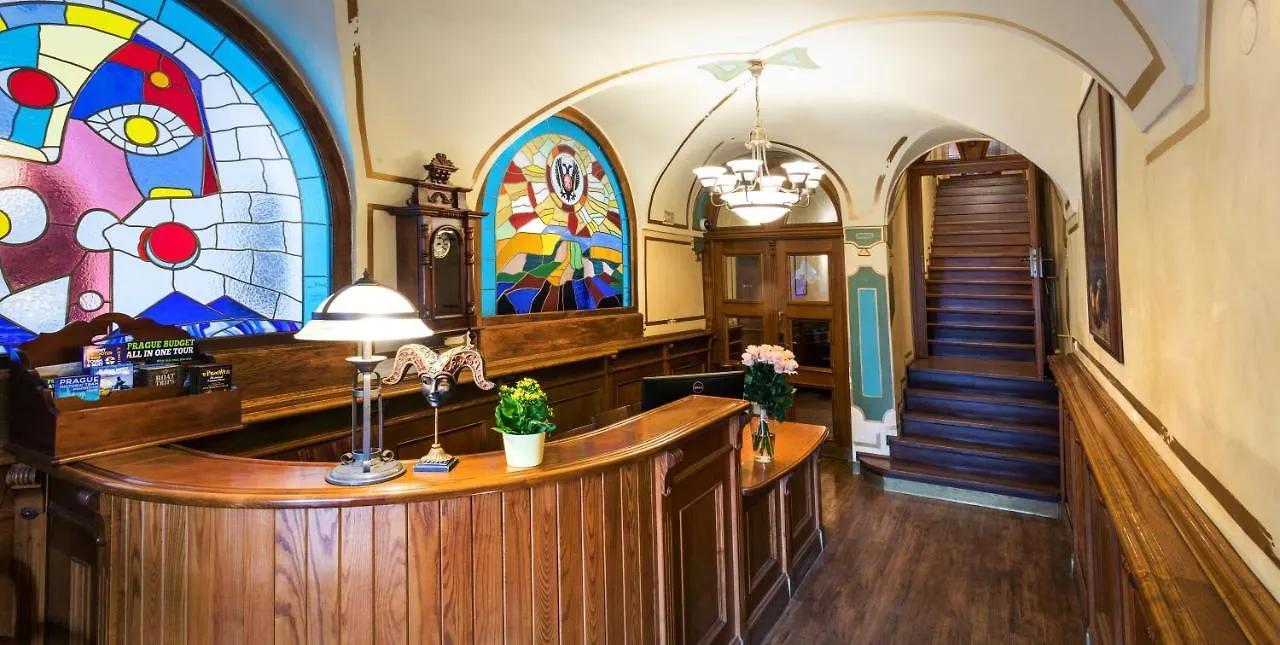 Residence U Cerneho Orla Praag